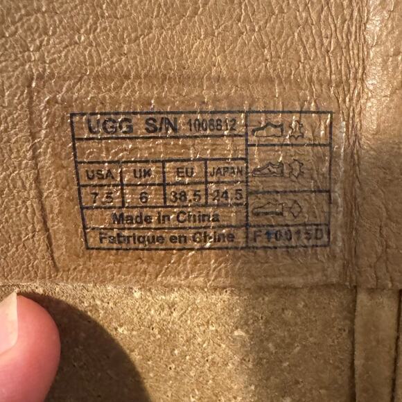 NWOT UGG Mammoth Moccasin style Suede boots- Size 7.5 - Picture 7 of 7